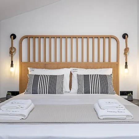 アパートホテル The 8 Keys スカラ・ポタミアス