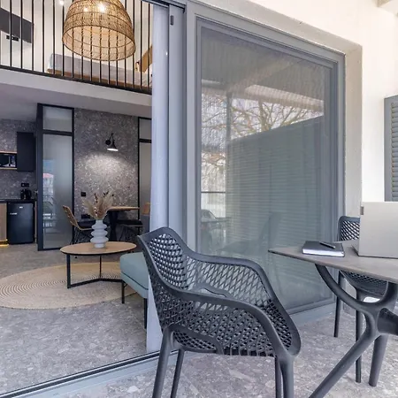 アパートホテル The 8 Keys 4*