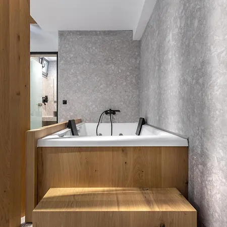 The 8 Keys 4* スカラ・ポタミアス