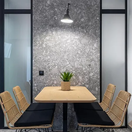 The 8 Keys アパートホテル