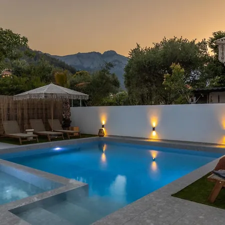 アパートホテル The 8 Keys 4*