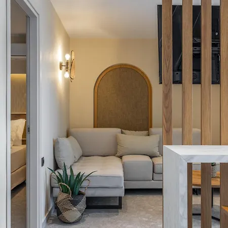 The 8 Keys アパートホテル