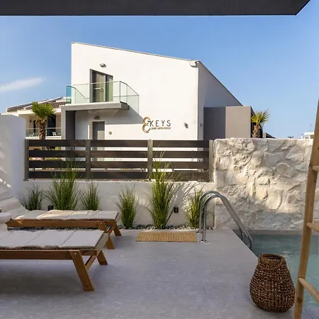 The 8 Keys アパートホテル