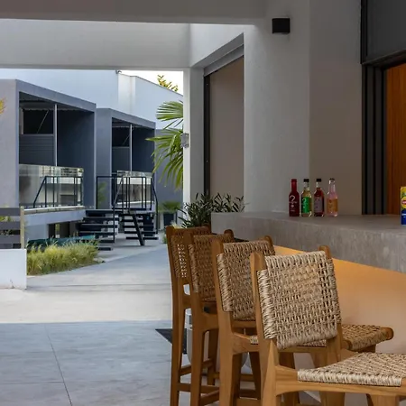 アパートホテル The 8 Keys