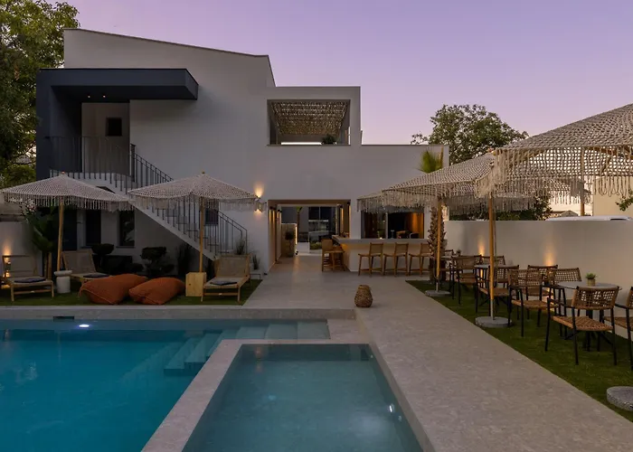 Apartahotel The 8 Keys 4*