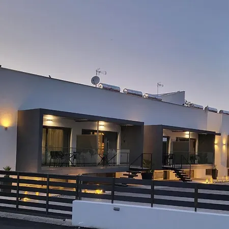Aparthotel The 8 Keys